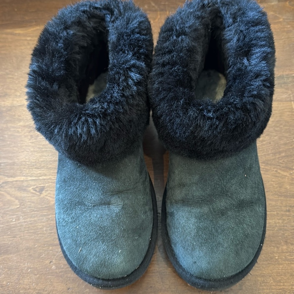 Size 8 Ugg Mini Fur Trimmed Boots